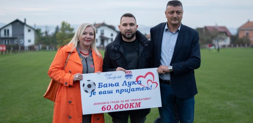 Одборници СНСД-а уручили донацију за ФК Рекреативо